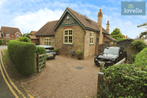 4 bedroom cottage for sale, Station Road, Great Coates DN37