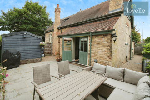 4 bedroom cottage for sale, Station Road, Great Coates DN37