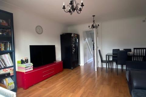 2 bedroom terraced house to rent, Corner Mead, London, NW9