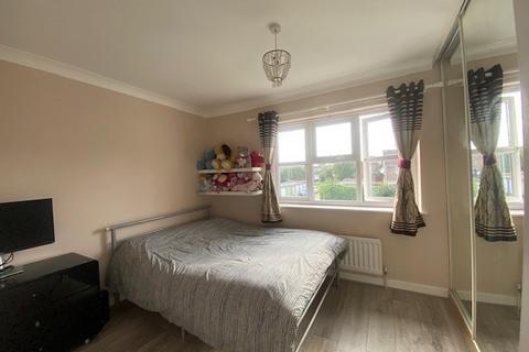 2 bedroom terraced house to rent, Corner Mead, London, NW9