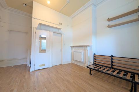 Studio to rent, Queens Avenue, Muswell Hill N10