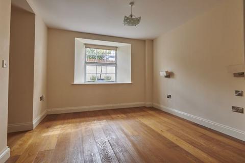 Flat 1, 25 Victoria Park Road, Exeter, EX2 4NT