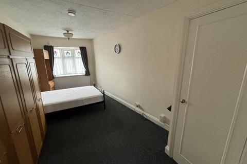 1 bedroom flat to rent, Cavendish Gardens, Barking, Essex