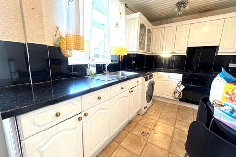 2 bedroom terraced house to rent, Garvary Road, London