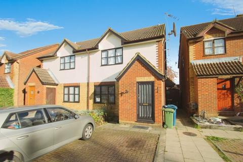 1 bedroom maisonette to rent, Greenacre Close, ,