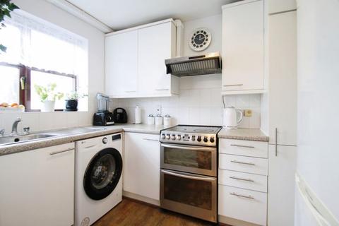 1 bedroom maisonette to rent, Greenacre Close, ,