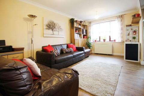 1 bedroom maisonette to rent, Greenacre Close, ,
