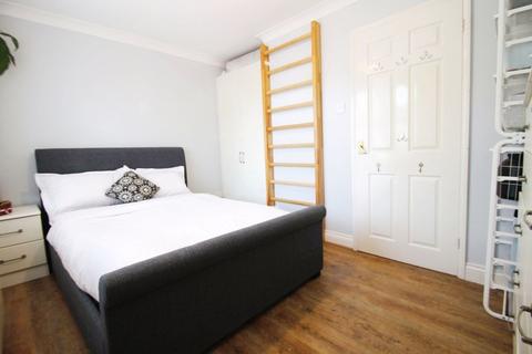 1 bedroom maisonette to rent, Greenacre Close, ,