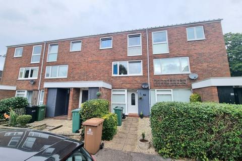 2 bedroom maisonette to rent, Harrison Close, Reigate