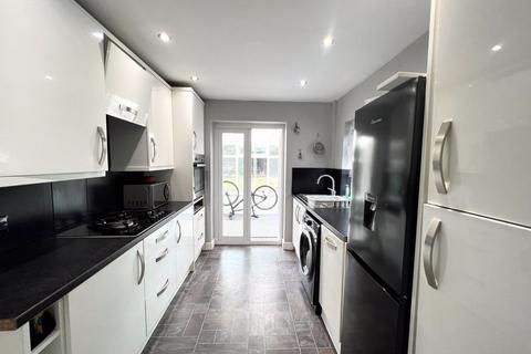 3 bedroom terraced house to rent, Shakespeare Crescent, Manchester