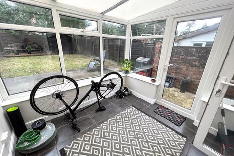 3 bedroom terraced house to rent, Shakespeare Crescent, Manchester