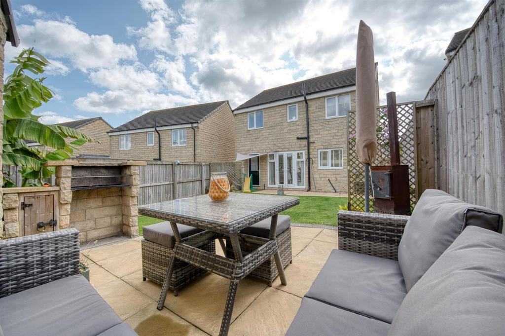 Dining patio towards house.jpg