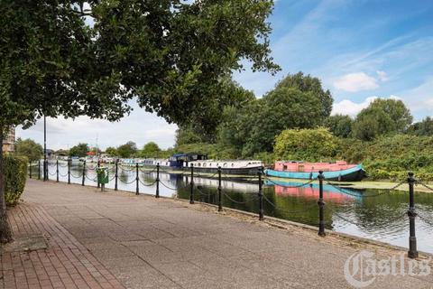 2 bedroom apartment for sale, Riverside Close, London