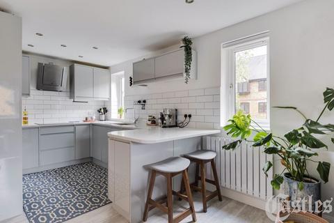 161 Riverside Close, London, E5 9ST