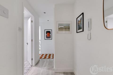 161 Riverside Close, London, E5 9ST