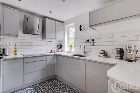161 Riverside Close, London, E5 9ST