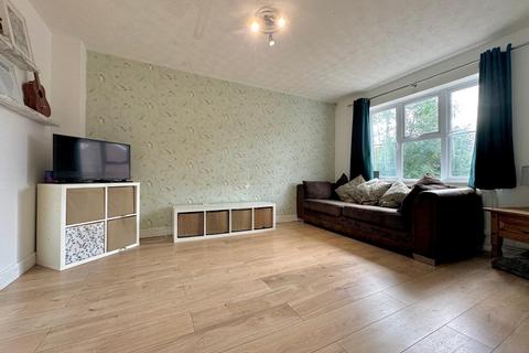 12 Bergman Close, Swindon, SN25 4XQ