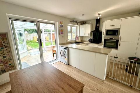 12 Bergman Close, Swindon, SN25 4XQ