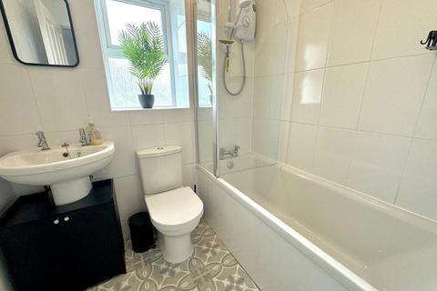 12 Bergman Close, Swindon, SN25 4XQ