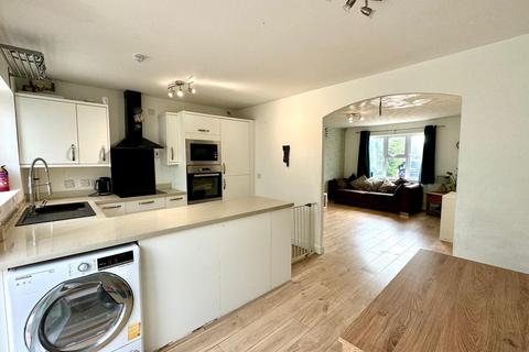 12 Bergman Close, Swindon, SN25 4XQ