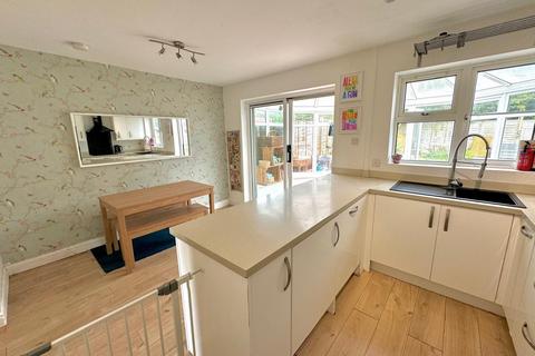 12 Bergman Close, Swindon, SN25 4XQ