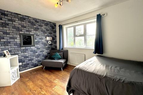 12 Bergman Close, Swindon, SN25 4XQ