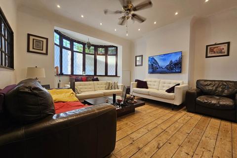 7 Worcester Gardens, Ilford, IG1 3NP
