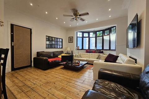 7 Worcester Gardens, Ilford, IG1 3NP