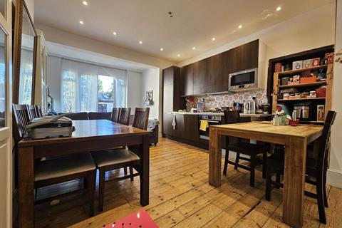 7 Worcester Gardens, Ilford, IG1 3NP