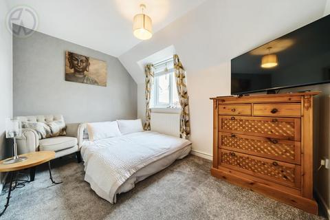 33 Heathfield Drive, Mitcham, CR4 3RD