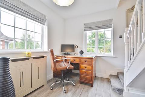 20 Ickford Road, Tiddington, Thame, OX9 2LR