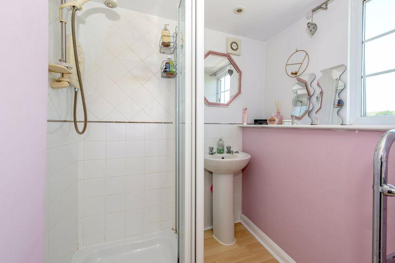 En suite shower and