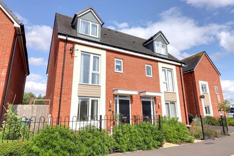 4 bedroom semi-detached house for sale, Landons Way, Stafford ST16