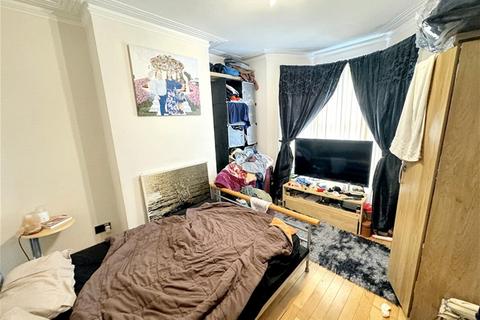 3 bedroom terraced house to rent, Cann Hall Road, Leytonstone