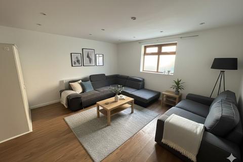 undefined, High Road, Finchley, N12