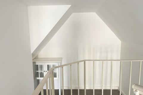 undefined, High Road, Finchley, N12