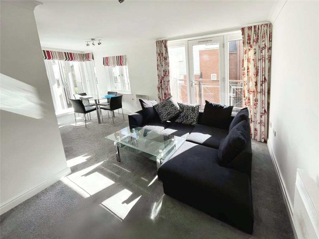 Lounge/ Dining Area