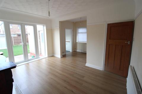 3 bedroom semi-detached house to rent, The Precincts, Crosby, Liverpool