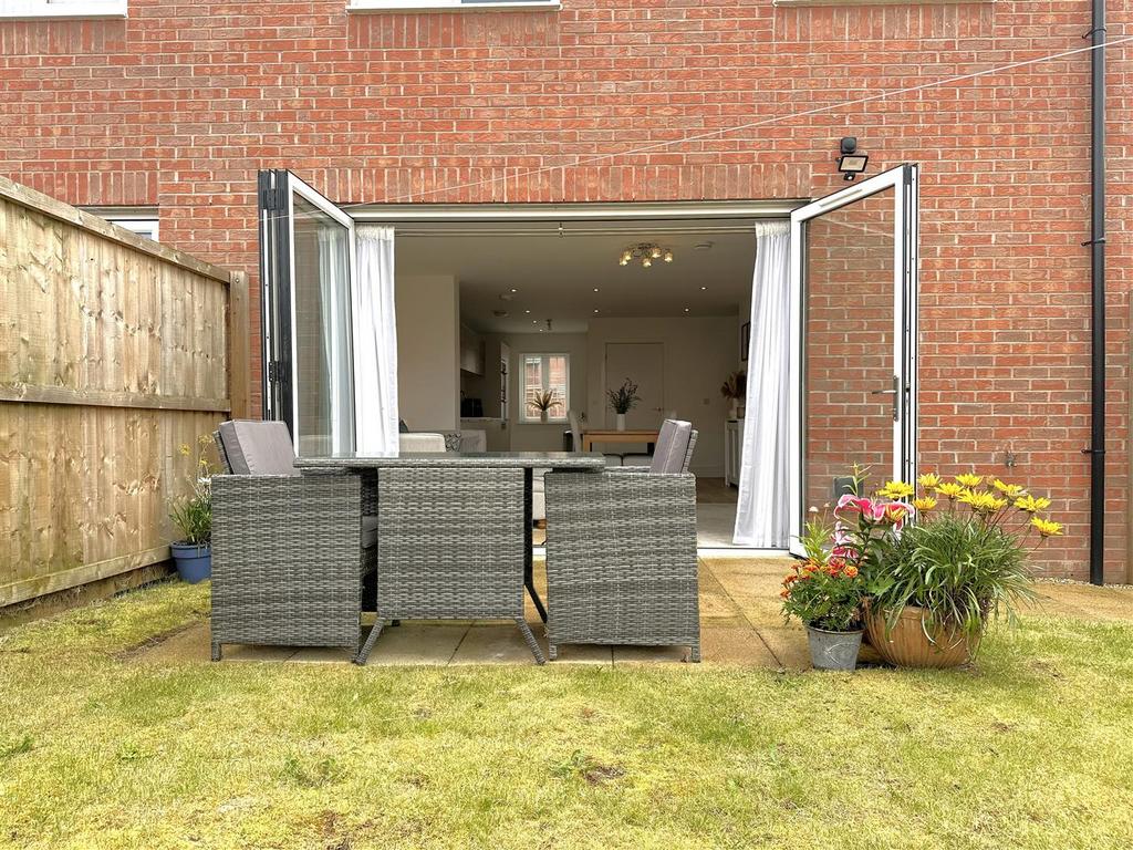 Bi fold doors 635