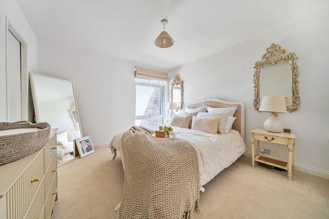 13 Edinburgh Gardens, Windsor, SL4 2AN