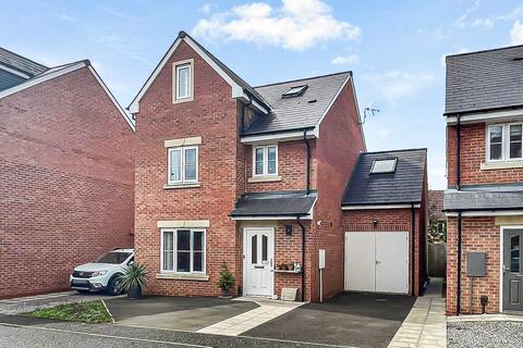 5 bedroom detached house for sale, Yew Tree Close, Gloucester GL2