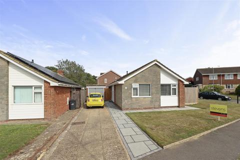 2 bedroom detached bungalow for sale, Anglesey Avenue, Hailsham