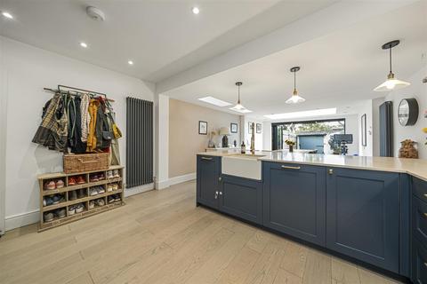 16 Seaton Road, Whitton, Twickenham, TW2 7AT