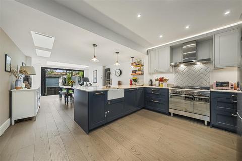 16 Seaton Road, Whitton, Twickenham, TW2 7AT