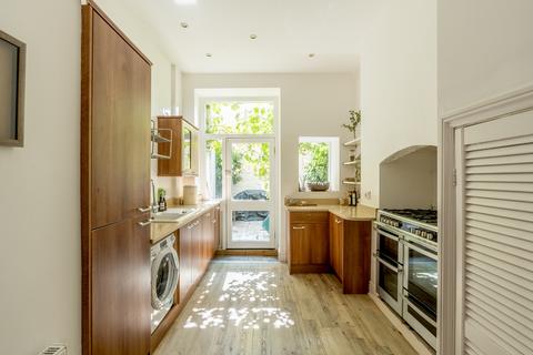 22 Sunningdale, Bristol, BS8 2NF