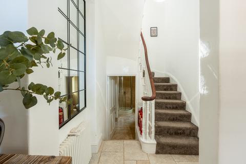 22 Sunningdale, Bristol, BS8 2NF