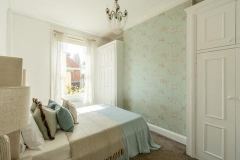 22 Sunningdale, Bristol, BS8 2NF