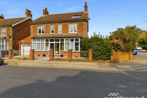 6 bedroom detached house for sale, Naze park road, Walton-on-the-Naze CO14