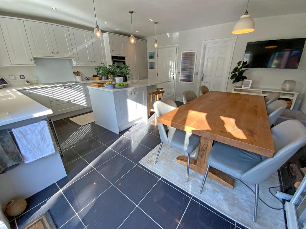 Kitchen Dining Area