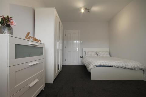undefined, Huntsmoor House, Spital Tongues